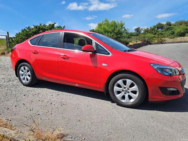 Opel Astra Saloon, Petrol, 2016, Red