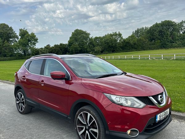 Nissan Qashqai Hatchback, Diesel, 2015, Red
