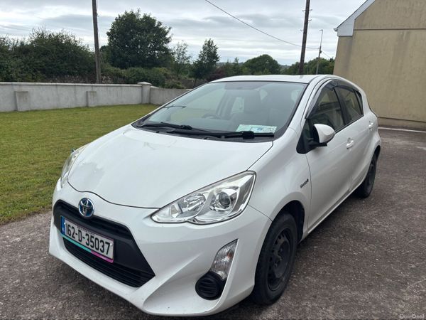 Toyota Aqua Hatchback, Petrol Hybrid, 2016, White