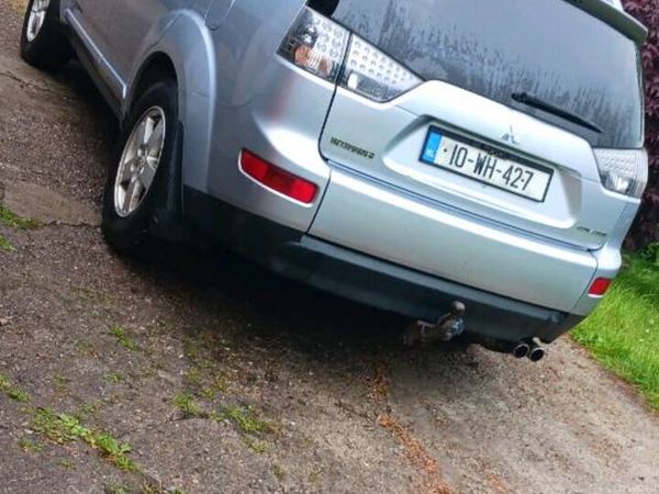 Mitsubishi Outlander SUV, Diesel, 2010, Silver