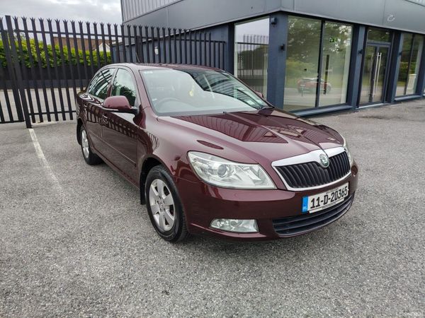 Skoda Octavia Saloon, Diesel, 2011, Red