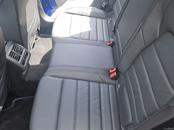 Volkswagen Golf Estate, Petrol, 2021, Blue