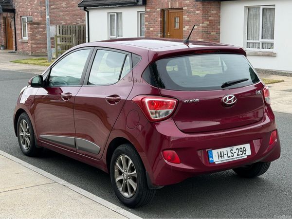 Hyundai i10 Hatchback, Petrol, 2014, Red