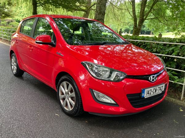 Hyundai i20 Hatchback, Diesel, 2014, Red