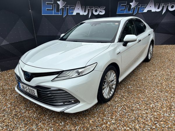 Toyota Camry Saloon, Petrol Hybrid, 2018, White