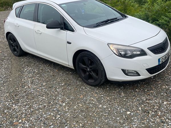 Vauxhall Astra Hatchback, Diesel, 2012, White