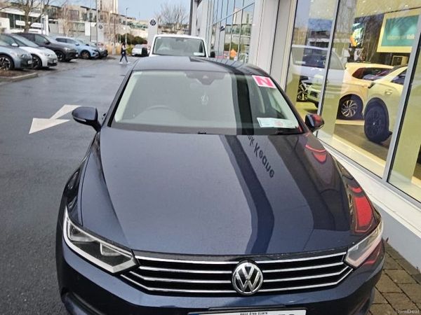 Volkswagen Passat Saloon, Petrol, 2016, Blue