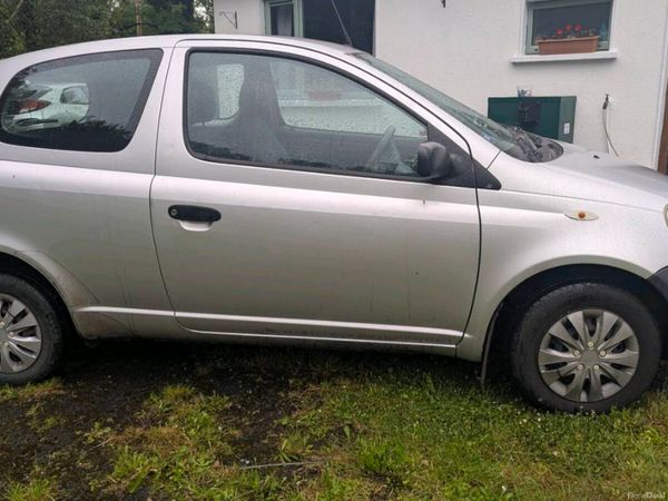 Toyota Yaris Hatchback, Petrol, 2002, Silver
