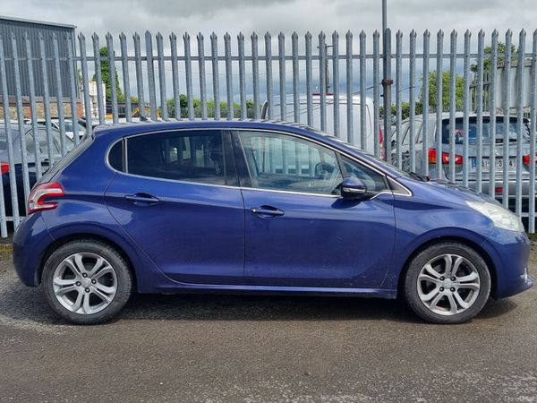 Peugeot 208 Hatchback, Petrol, 2014, Blue