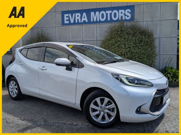 Toyota Aqua Hatchback, Petrol Hybrid, 2021, White
