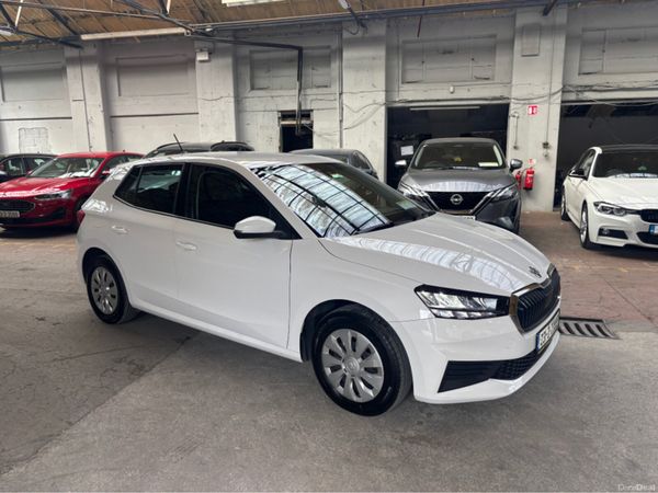 Skoda Fabia Hatchback, Petrol, 2023, White