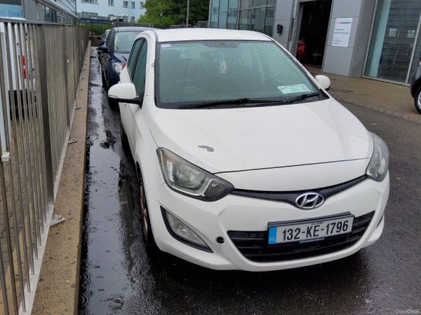 Hyundai i20 Hatchback, Diesel, 2013, White
