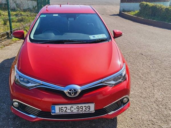 Toyota Auris Hatchback, Petrol Hybrid, 2016, Red
