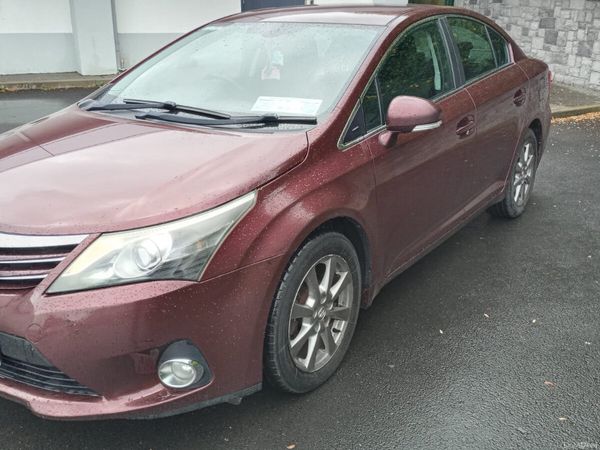 Toyota Avensis Saloon, Diesel, 2012, Red