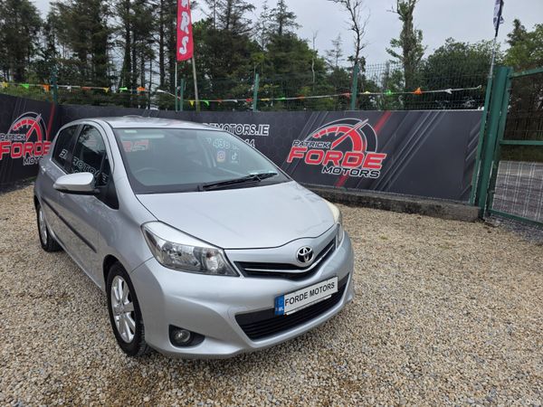 Toyota Yaris Hatchback, Petrol, 2012, Silver