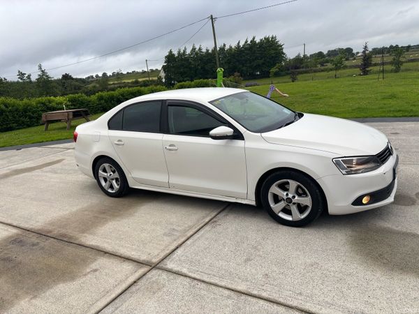 Volkswagen Jetta Saloon, Diesel, 2012, White