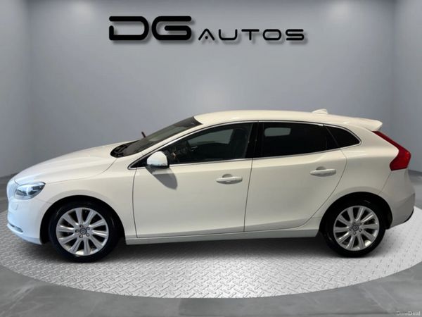 Volvo V40 Hatchback, Petrol, 2015, White