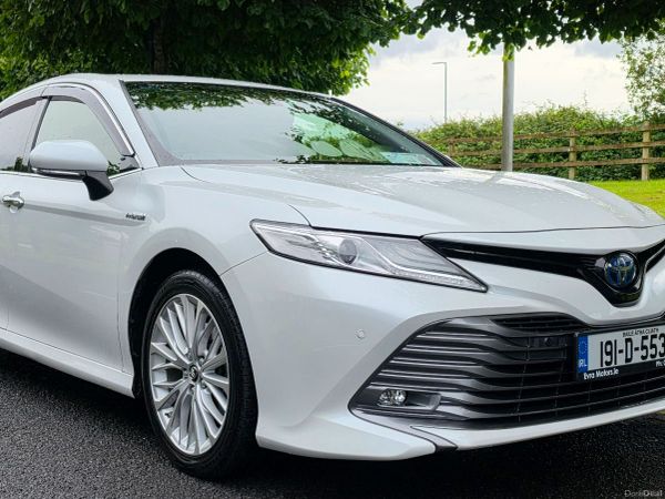 Toyota Camry Saloon, Petrol Hybrid, 2019, White