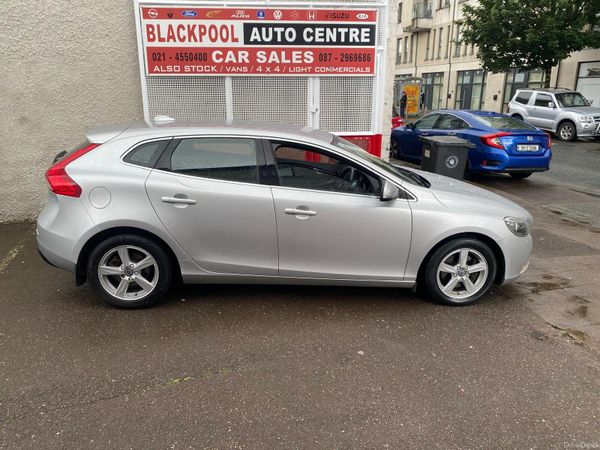 Volvo V40 Hatchback, Diesel, 2016, Silver