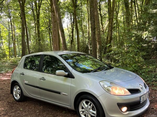 Renault Clio Hatchback, Petrol, 2009, Silver