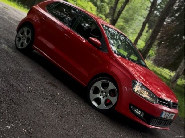Volkswagen Polo Hatchback, Petrol, 2012, Red