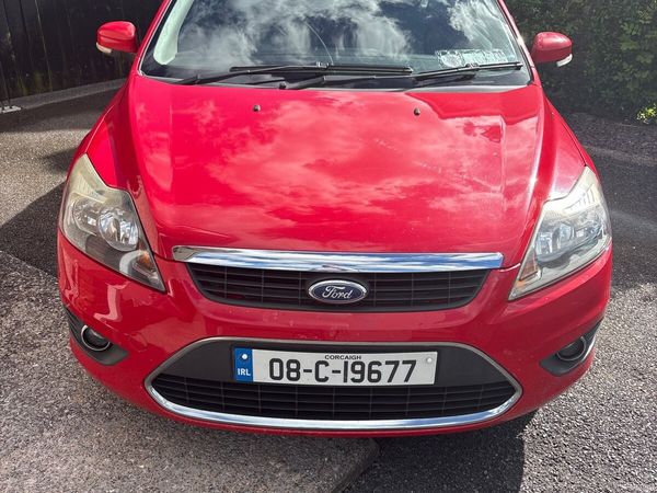 Ford Focus Hatchback, Petrol, 2008, Red