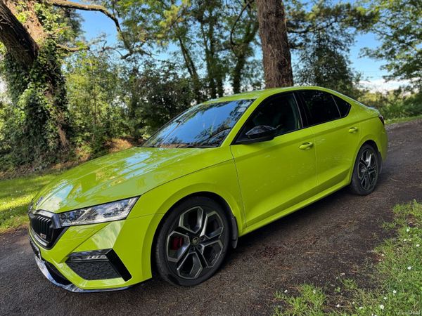 Skoda Octavia Saloon, Diesel, 2023, Green