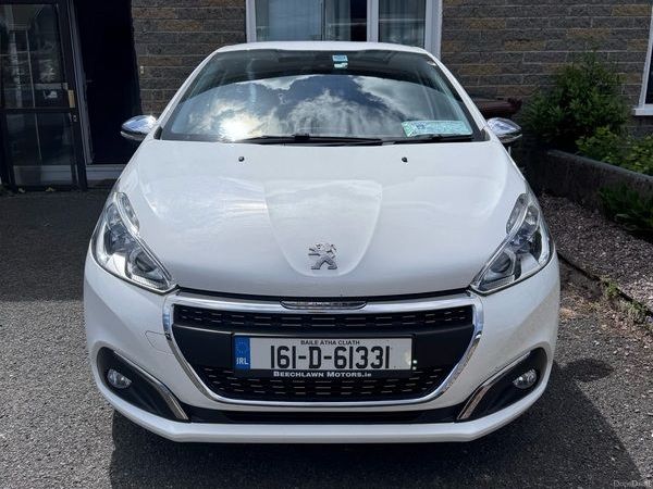 Peugeot 208 Hatchback, Petrol, 2016, White