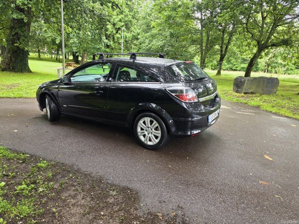 Opel Astra Hatchback, Petrol, 2010, Black