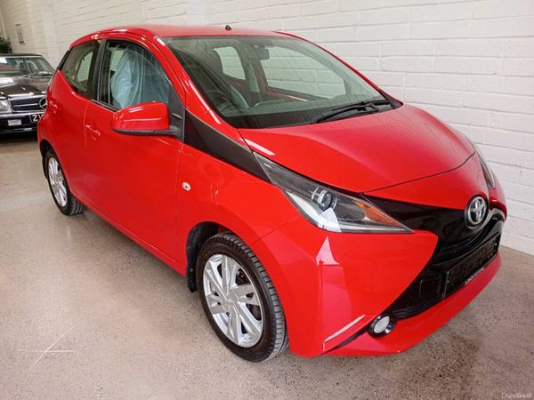 Toyota Aygo Hatchback, Petrol, 2015, Red