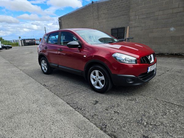 Nissan Qashqai MPV, Diesel, 2013, Red
