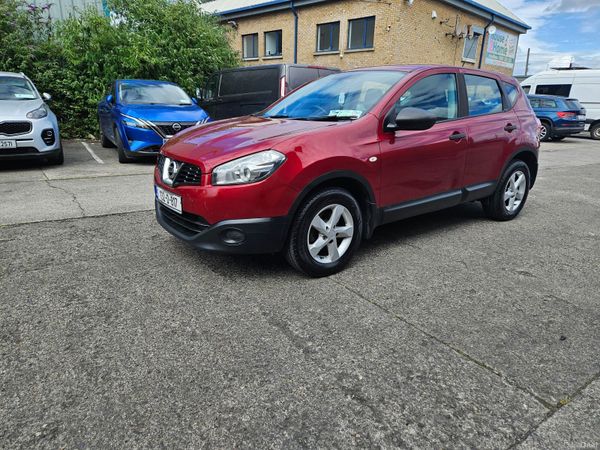 Nissan Qashqai MPV, Diesel, 2013, Red