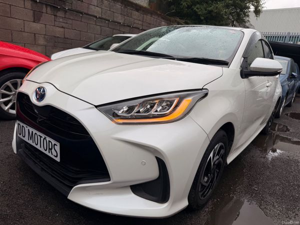 Toyota Yaris Hatchback, Petrol Hybrid, 2020, White