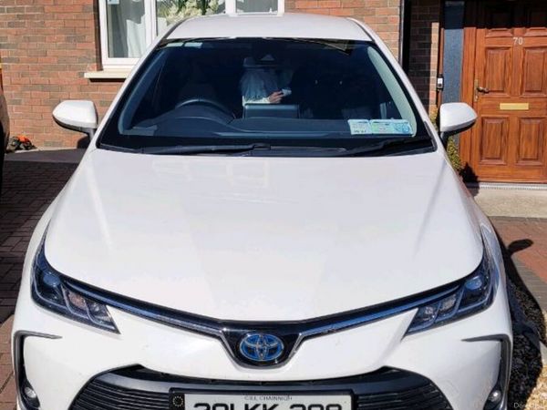 Toyota Corolla Saloon, Petrol Hybrid, 2020, White