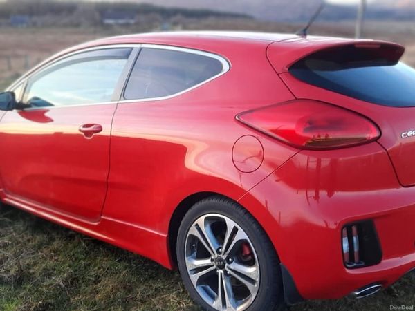 Kia ProCeed Hatchback, Diesel, 2016, Red