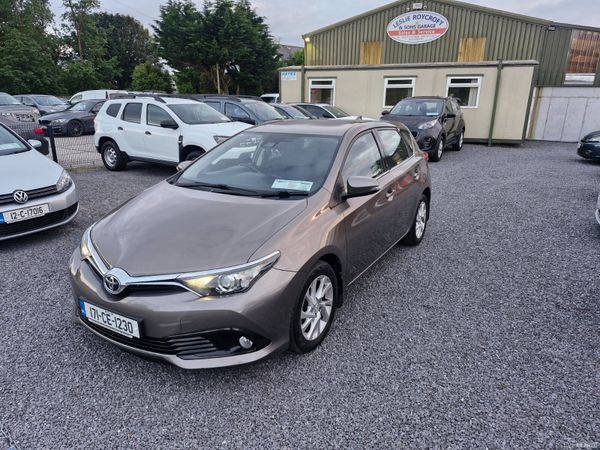 Toyota Auris Hatchback, Petrol, 2017, Grey