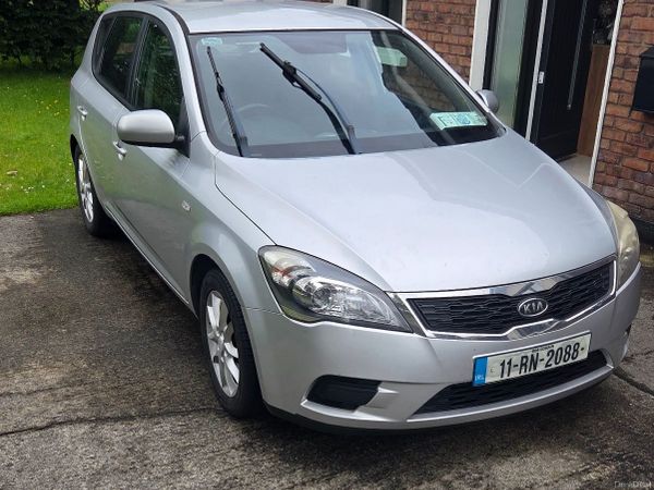 Kia Ceed Hatchback, Diesel, 2011, Silver