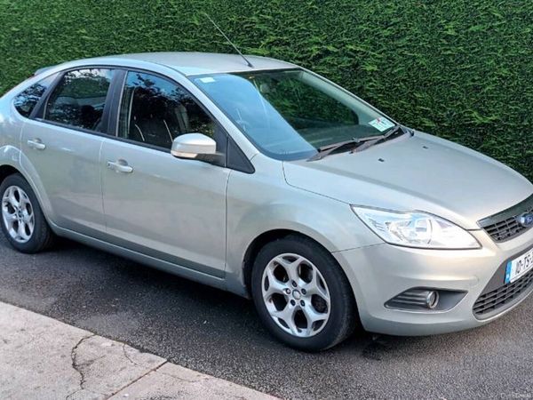 Ford Focus Hatchback, Diesel, 2010, Gold