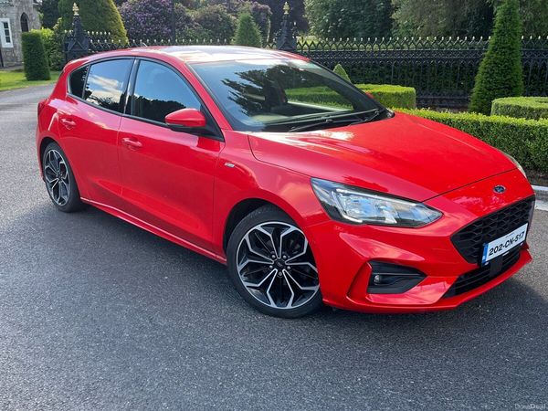 Ford Focus Hatchback, Diesel, 2020, Red