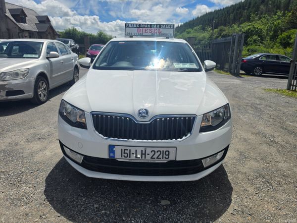 Skoda Octavia Saloon, Diesel, 2015, White