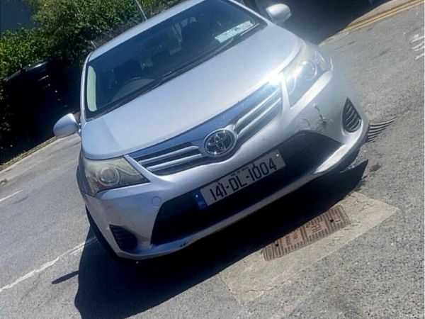 Toyota Avensis Saloon, Diesel, 2014, Silver