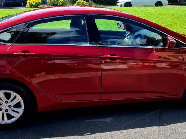 Hyundai i40 Saloon, Diesel, 2014, Red