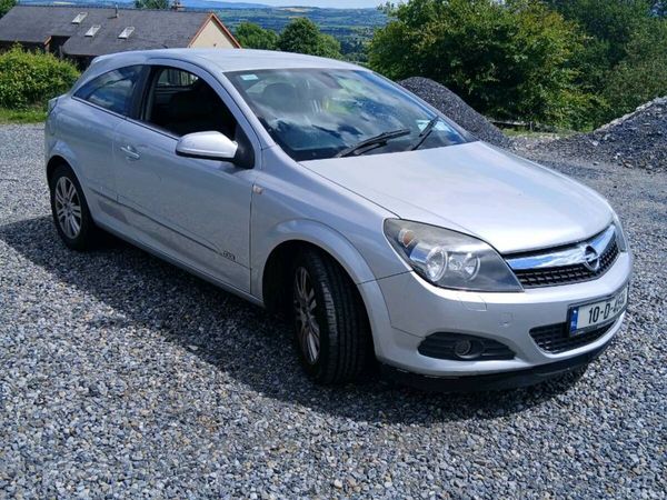 Opel Astra Hatchback, Petrol, 2010, Silver