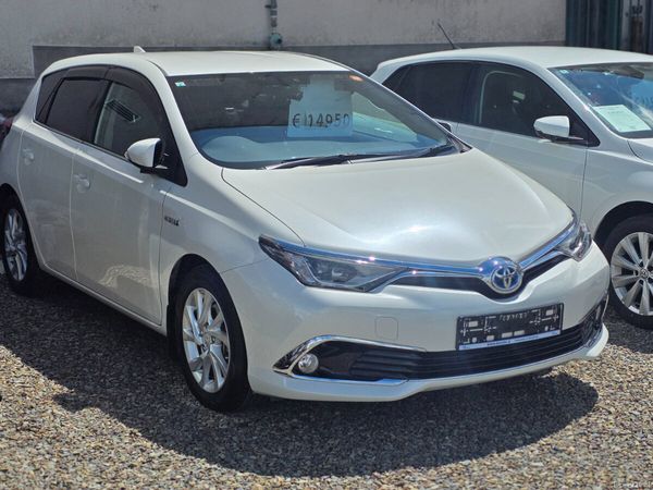 Toyota Auris Hatchback, Petrol Hybrid, 2017, White