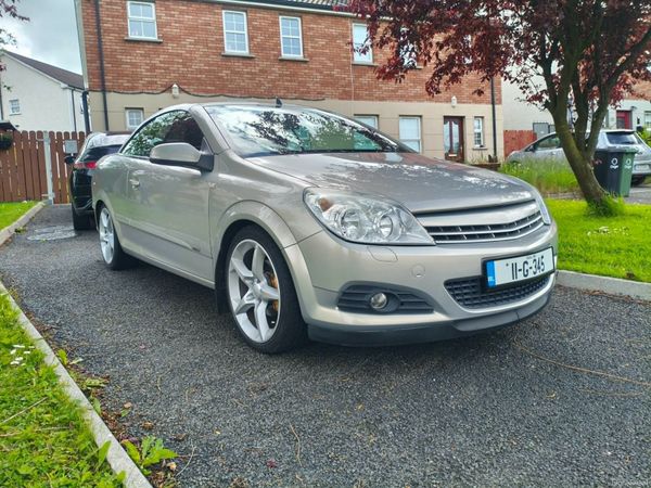 Opel Astra Convertible, Petrol, 2011, Yellow