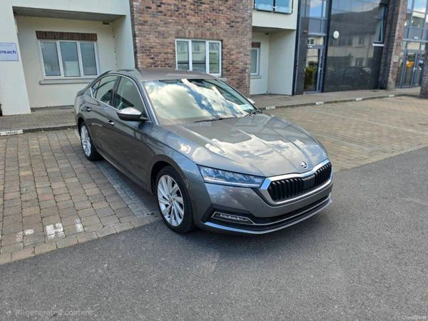 Skoda Octavia Saloon, Diesel, 2022, Grey