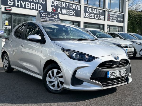 Toyota Yaris Hatchback, Petrol Hybrid, 2020, Silver