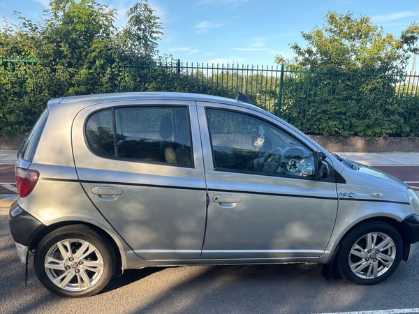 Toyota Yaris Hatchback, Petrol, 2001, Silver