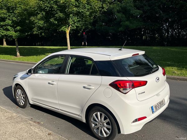 Hyundai i20 Hatchback, Petrol, 2018, White