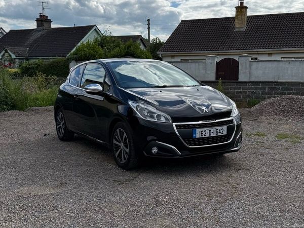 Peugeot 208 Hatchback, Petrol, 2016, Black